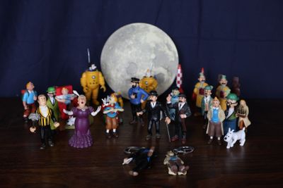 TINTIN Ensemble d'environs 30 personnages de l'univers de Ti… - Photo 1