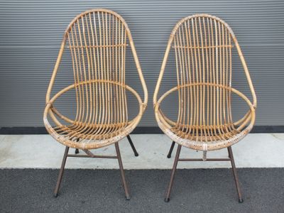 paire de chaises vintage en rotin avec pieds et accoudoirs en métal