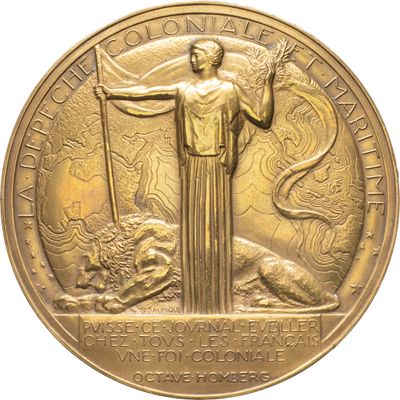 médaille d'or représentant une femme tenant un drapeau