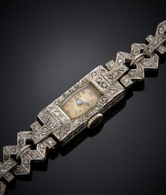 une montre-bracelet de style Art déco dotée d'un cadran serti de diamants