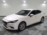 la Mazda blanche à hayon, à hayon, à hayon, à hayon, à hayon, à hayon, à hayon, à hayon, à hayon, à hayon, à hayon, à hayon, à hayon, à hayon, à hayon, à hayon, à hayon, à hayon, à hayon, à hayon, à hayon, à hayon, à hayon, à hayon, à hayon, à hayon, à hayon, à hayon, à hayon, à hayon, à hayon, à hayon