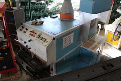 1 four chaud avec tunnel DELAHAYE