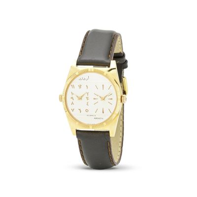 une image représentant une montre en or avec un cadran blanc et un bracelet en cuir noir