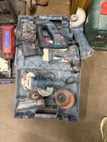 1 lot d'ouitls BOSCH comprenant 1 disqueuse filaire, 1 visse…