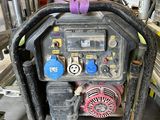 une machine placée au milieu d'une pièce