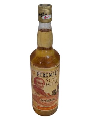 une image représentant une bouteille de whisky de malt pur sur fond blanc