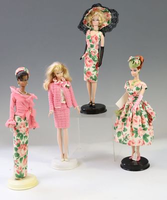 BARBIE SILKSTONE. Réunion de 4 poupées avec tenues diverses. - Photo 1