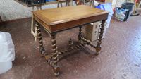 Petit bureau en noyer, piétemet torsadé, h. (photo 2)