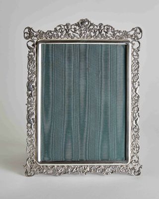 BELFIORE CADRE EN ARGENT Cadre rectangulaire orné de motifs …