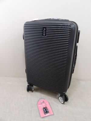 un bagage posé par terre à côté d'une étiquette