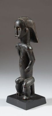 an image of a statue of a man with a hat on his head