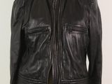 veste en cuir noir sur mannequin mannequin mannequin mannequin mannequin mannequin mannequin mannequin mannequin mannequin mann