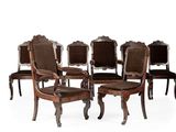 lot de six chaises avec coussins de dossier rembourrés et pieds en bois sculpté