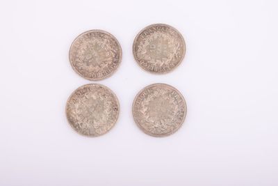 Trois pièces de monnaie britanniques sont représentées sur un fond blanc