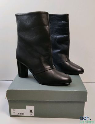Paire de bottines en cuir noir MINELLI "Ael", P.