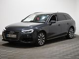 une Audi break grise garée dans une pièce au sol en damier