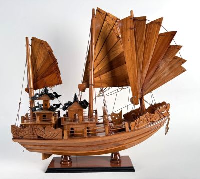 VIETNAM Jonque en bois exotique 63 X 59 cm
