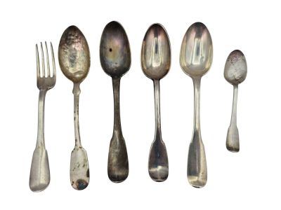 five spoons and a fork sitting next to each other