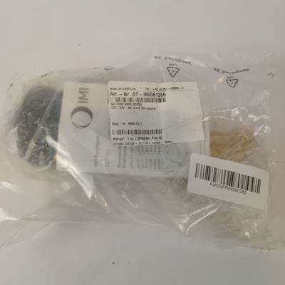 un sac en plastique contenant divers objets