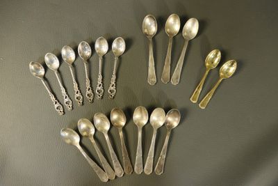 a lot of spoons and spoon spoons on a table