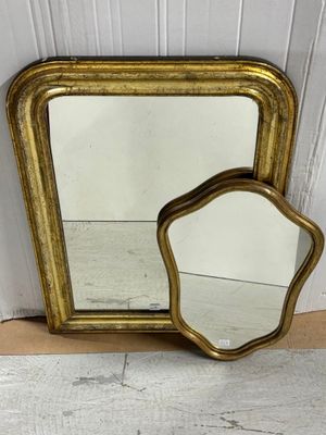 Miroir en bois et pâte doré et miroir de forme écusson