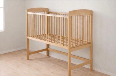 Un lit pour enfants avec ouverture, coulissante, sommier, ré…