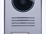 un gros plan d'un interphone vidéo équipé d'une caméra