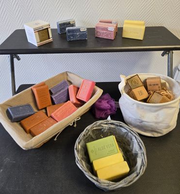 Lot 30 pièces divers savon coloris et parfums différents - Photo 1