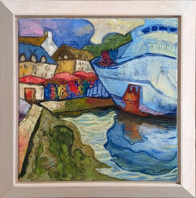 une peinture à l'huile représentant un bateau sur un plan d'eau, à côté d'un bâtiment