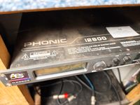 Baie de brassage comprenant 3 consoles PHONIC (photo 2)