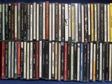 beaucoup de CD dans un boîtier bleu
