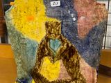 une assiette sur laquelle est représentée une femme