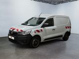 une camionnette blanche à bandes rouges garée dans une pièce