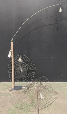 Base de lampadaire plus suspensions design , en l’état (acci… - Photo 1