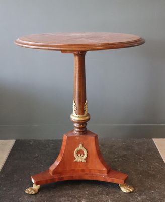 Petit guéridon à plateau rond en bois de placage. Style Empi…