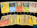 beaucoup de cartes pokemon sur la table