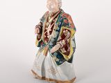 figurine représentant un vieil homme vêtu d'un kimono