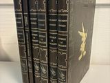 les dos des livres sont alignés en rangée