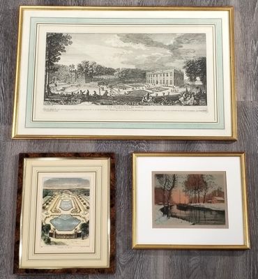 trois reproductions encadrées représentant une vue d'un palais et d'un parc