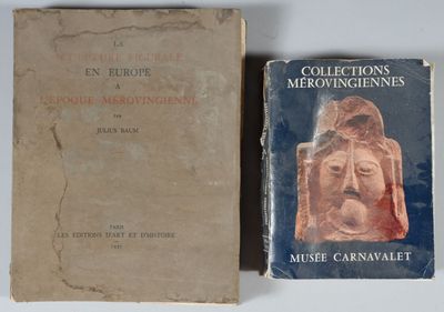deux livres posés l'un à côté de l'autre sur une table