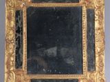 une image représentant un miroir à cadre doré sur fond noir