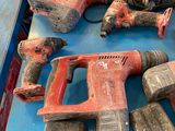 many tools that are sitting on a blue tray