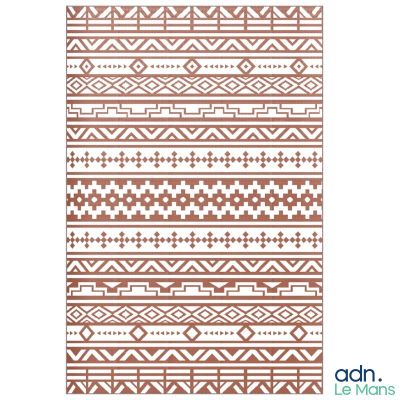 un tapis marron et blanc avec un motif