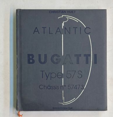 un livre sur lequel figure l'image d'une Bugatti