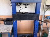 a machine that is sitting on a table in a room