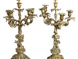 paire de candélabres anciens en laiton avec oiseaux et fleurs