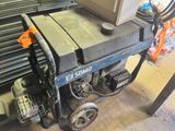 une machine posée sur une table dans un garage