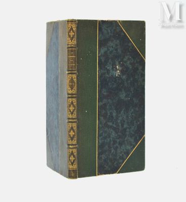 un livre vert avec une bordure dorée sur la couverture