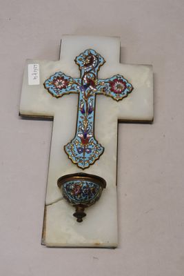 Crucifix bénitier en cloisonné XIXème sur base albâtre cassé…