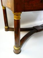 Bureau plat en acajou et placage d'acajou sur fond de chêne. (photo 3)